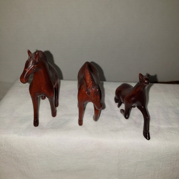 Absolutely stunning Vintage hand carved mahogany horses - Picture 3 of 7